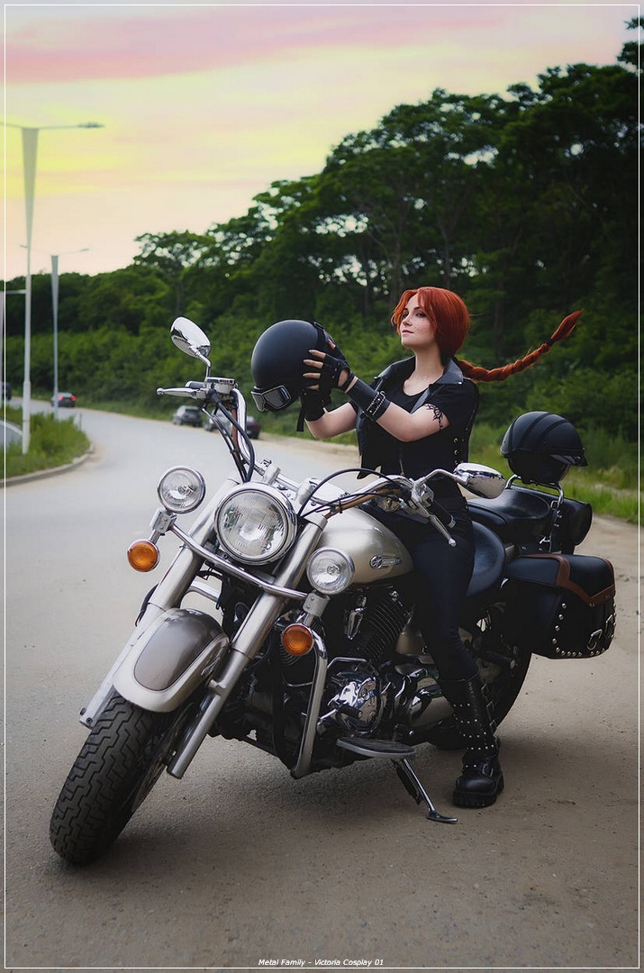 Metal Family - Victoria Cosplay