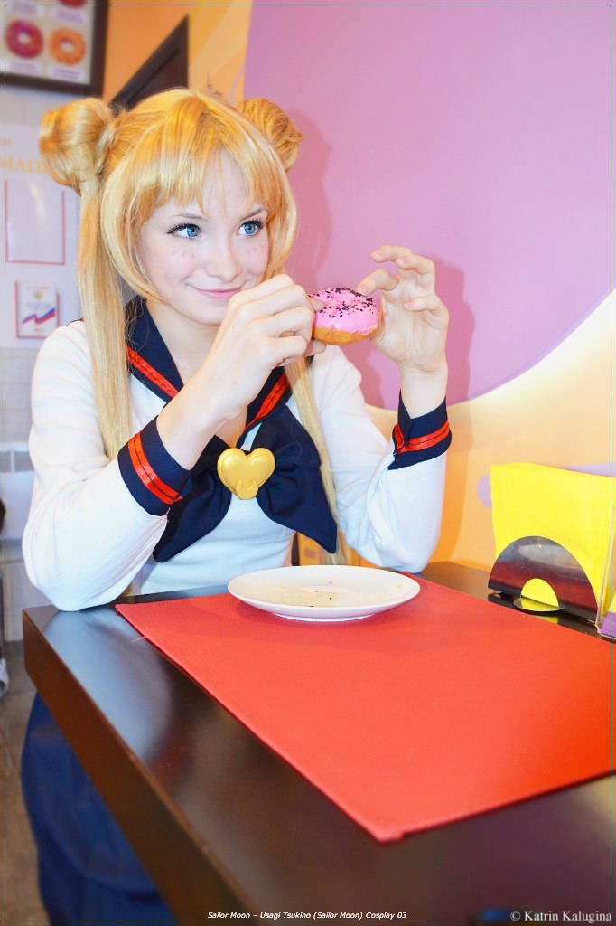 Sailor Moon - Usagi Tsukino (Sailor Moon) Cosplay - full length photo