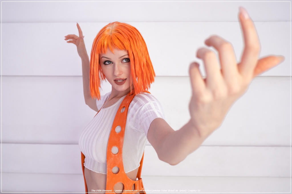 The Fifth Element - Leeloo (Leeloominai Lekatariba-Lamina-Tchai Ekbat de Sebat) Cosplay - expressive portrait