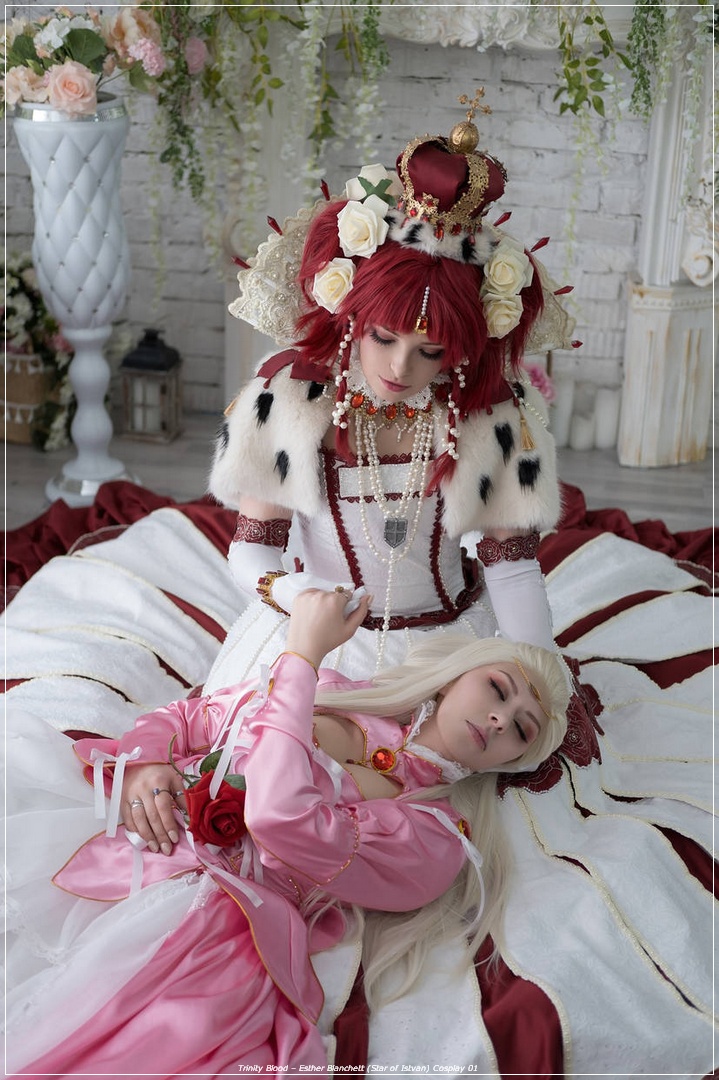 Trinity Blood - Esther Blanchett (Star of Istvan) Cosplay - authentic view