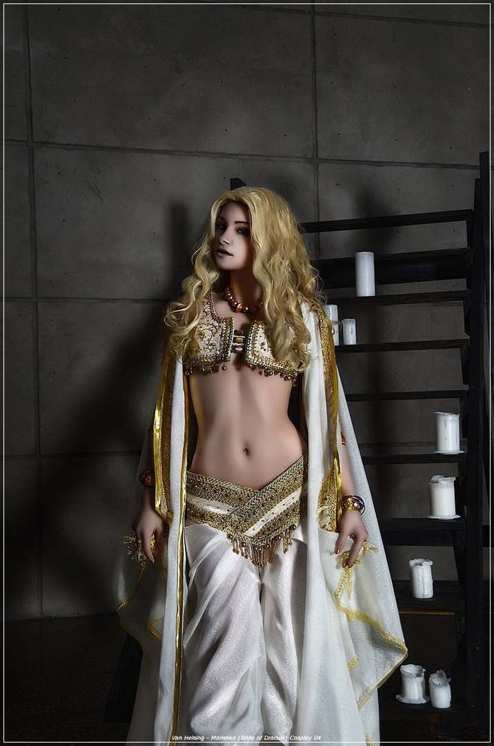 Van Helsing - Marishka (Bride of Dracula) Cosplay - soft focus shot Van Helsing - Marishka (Bride of Dracula) Cosplay - soft focus shot