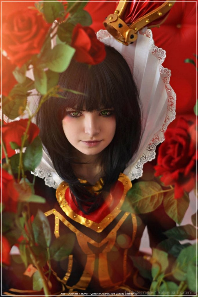 Alice - Madness Returns - Queen of Hearts (Red Queen) Cosplay - full body port.