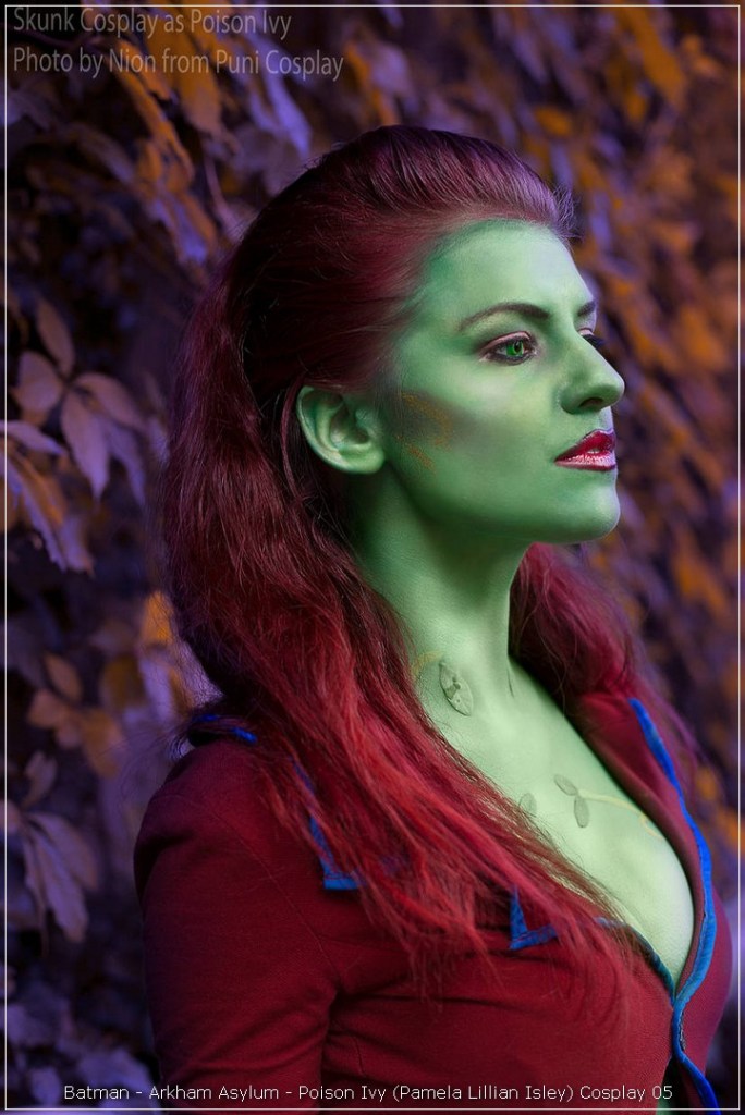 Batman - Arkham Asylum - Poison Ivy (Pamela Lillian Isley) Cosplay - authentic view Batman - Arkham Asylum - Poison Ivy (Pamela Lillian Isley) Cosplay - authentic view