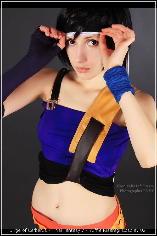 Dirge of Cerberus - Final Fantasy 7 - Yuffie Kisaragi Cosplay - artistic framing