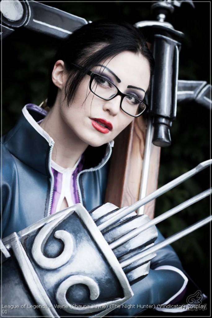 League of Legends - Vayne (Shauna Vayne) (The Night Hunter) (Vindicator) Cosplay - full body port.