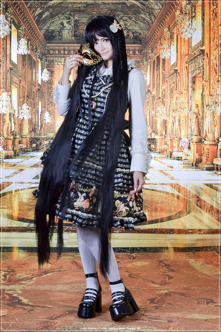 Lolita Fashion - Lolita Original Vision Cosplay - full body port.