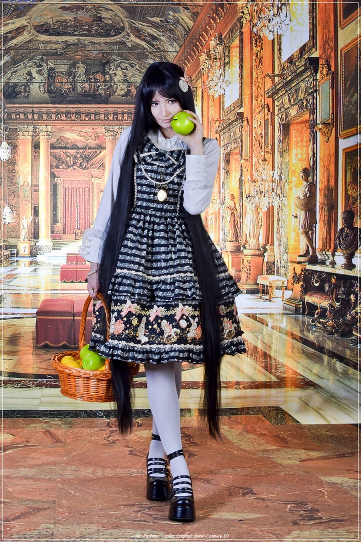 Lolita Fashion - Lolita Original Vision Cosplay - full length port.
