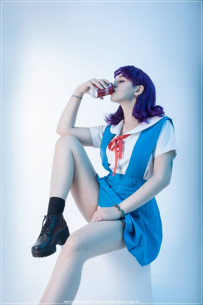 Neon Genesis Evangelion - Misato Katsuragi (School) Cosplay - full body port.