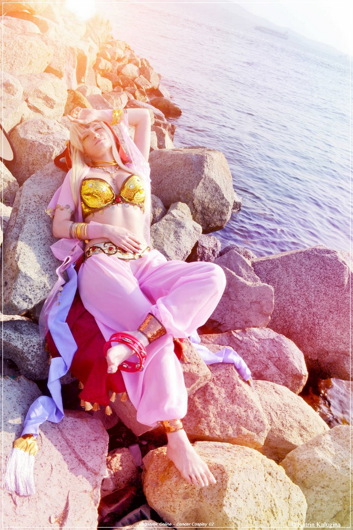Ragnarok Online - Dancer Cosplay - artistic framing portrait