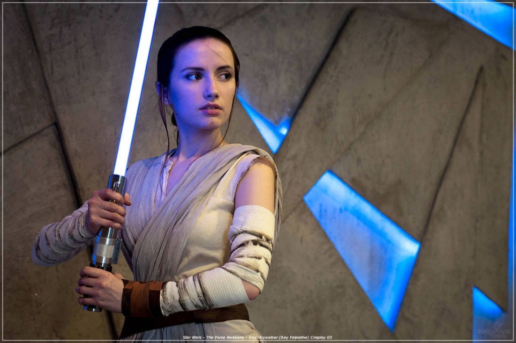 Star Wars - The Force Awakens - Rey Skywalker (Rey Palpatine) Cosplay - body photo