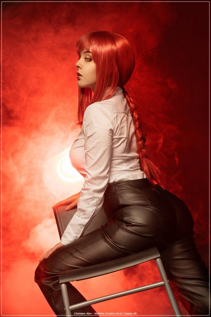 Chainsaw Man - Makima (Control Devil) Cosplay - full length port.