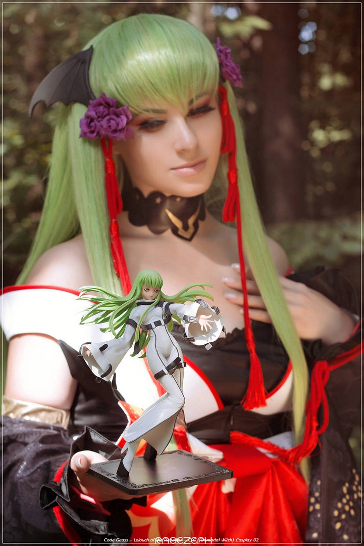 Code Geass - Lelouch of the Rebellion - C.C. (Immortal Witch) Cosplay - soft focus shot