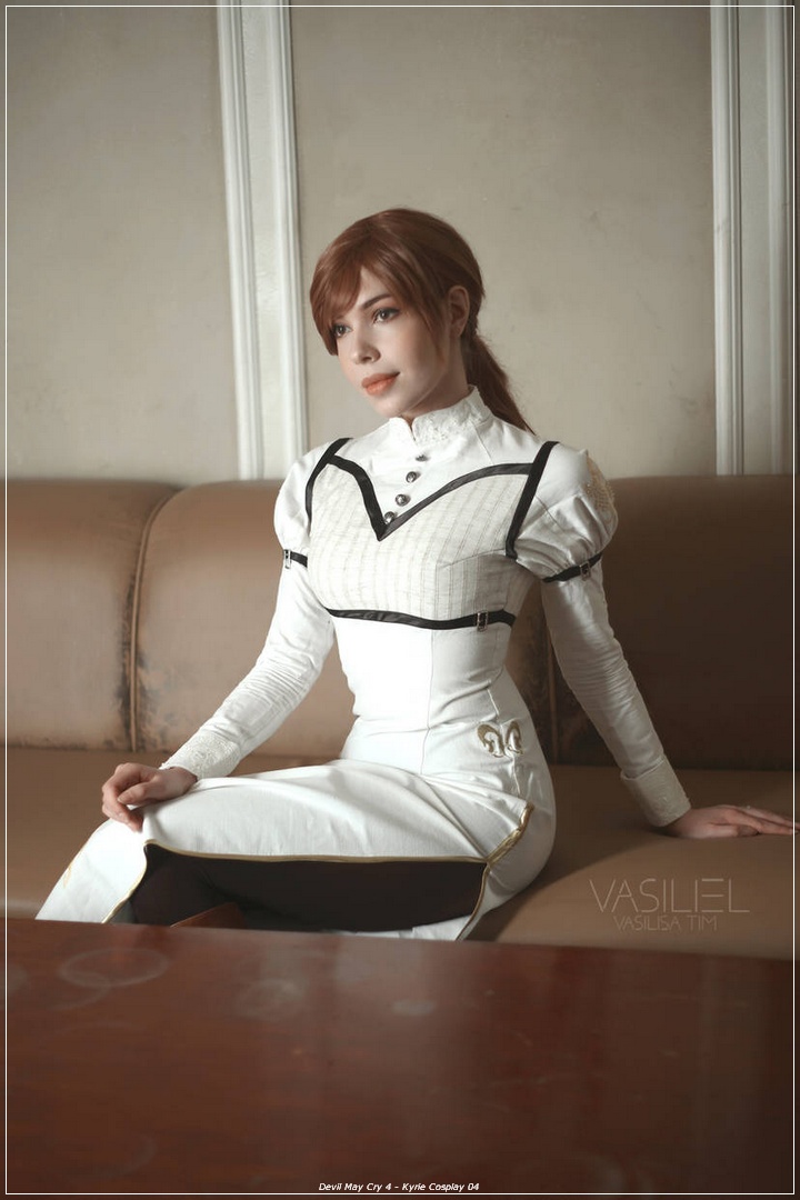 Devil May Cry 4 - Kyrie Cosplay - full body portrait