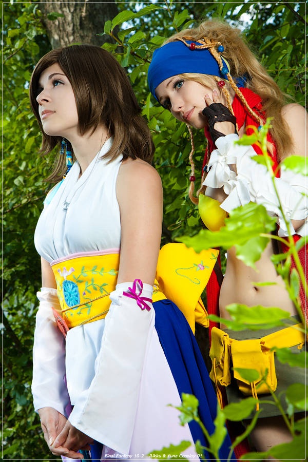 Final Fantasy 10-2 - Rikku &amp; Yuna Cosplay - authentic view