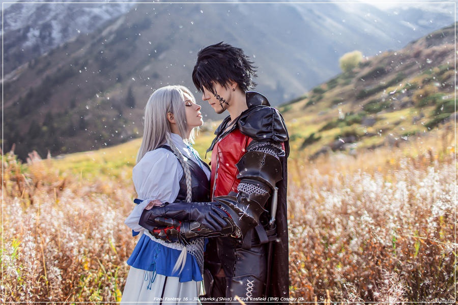 Final Fantasy 16 - Jill Warrick (Shiva) & Clive Rosfield (Ifrit) Cosplay - full length photo Final Fantasy 16 - Jill Warrick (Shiva) & Clive Rosfield (Ifrit) Cosplay - full length photo