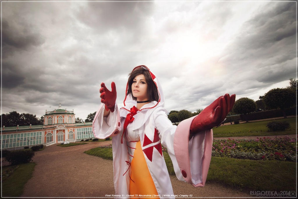 Final Fantasy 9 - Garnet Til Alexandros (Sarah) (White Mage) Cosplay - recreation Final Fantasy 9 - Garnet Til Alexandros (Sarah) (White Mage) Cosplay - recreation
