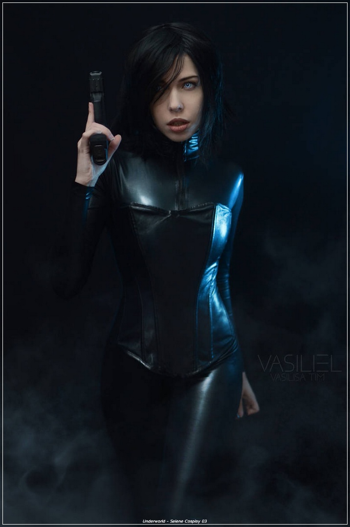 Underworld - Selene Cosplay - full body portrait