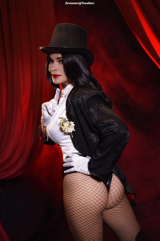 Zatanna - Everyday Magic - Zatanna Zatara Cosplay - authentic view