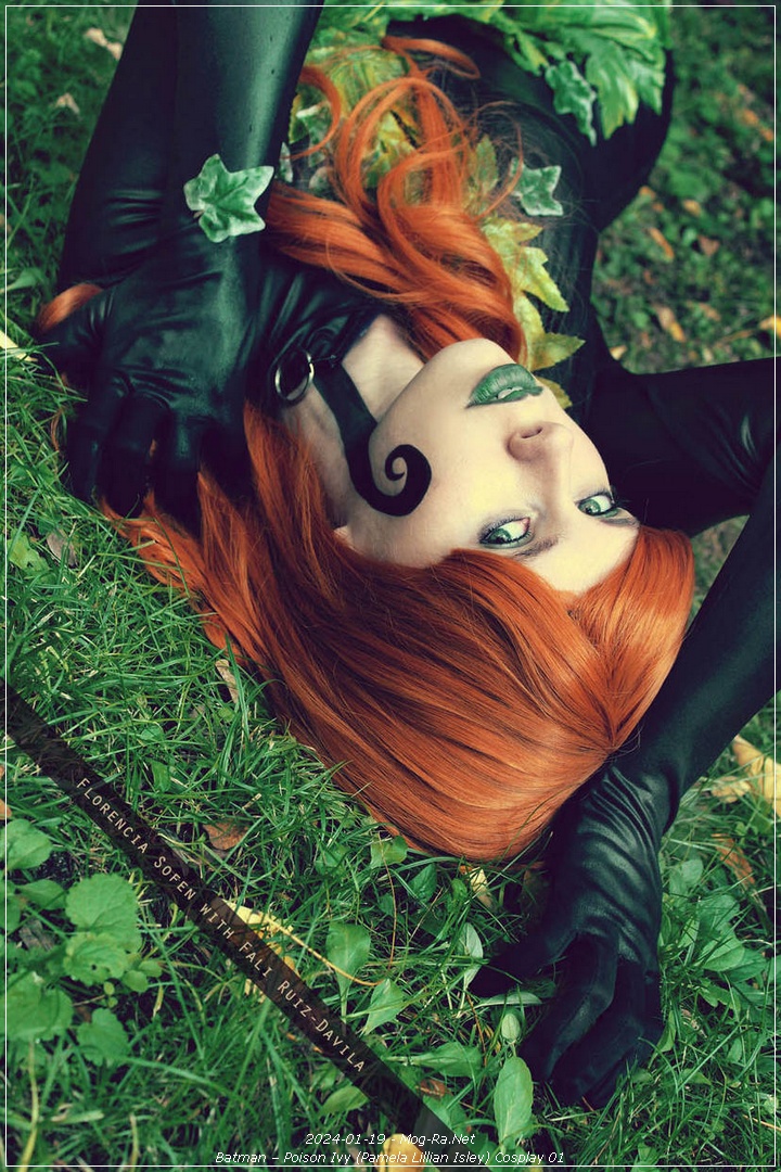 Batman - Poison Ivy (Pamela Lillian Isley) Cosplay - recreation