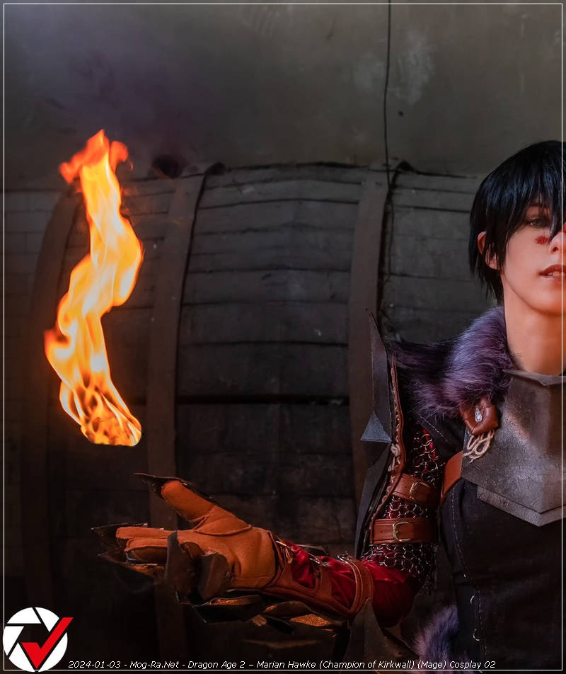 Dragon Age 2 - Marian Hawke (Champion of Kirkwall) (Mage) Cosplay - full body port.