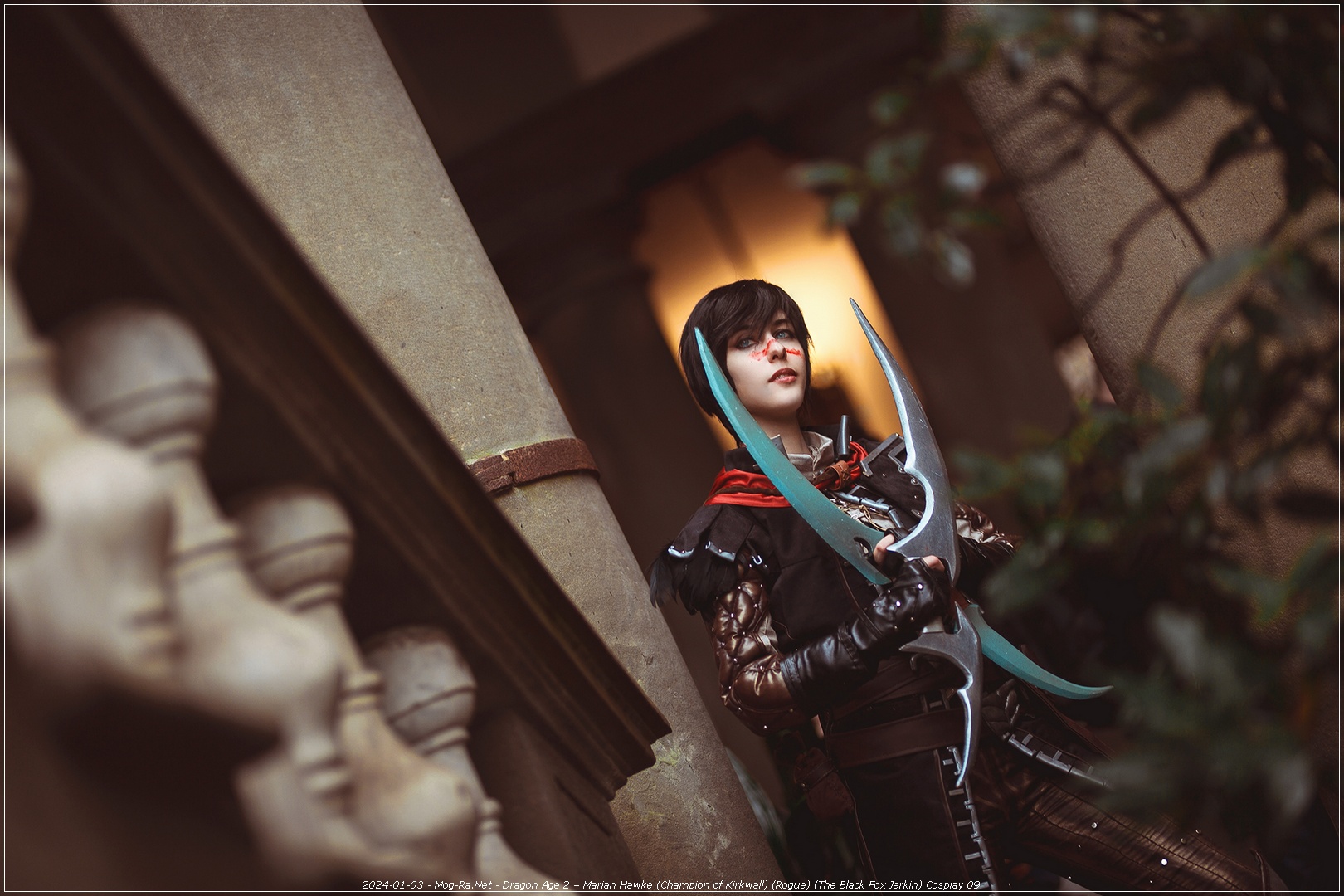 Dragon Age 2 - Marian Hawke (Champion of Kirkwall) (Rogue) (The Black Fox Jerkin) Cosplay - full length photo