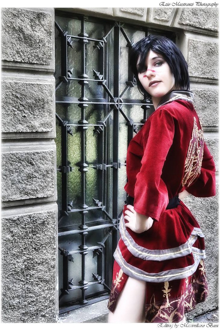 Dragon Age 2 – Marian Hawke Champion of Kirkwall Finery Cosplay 09