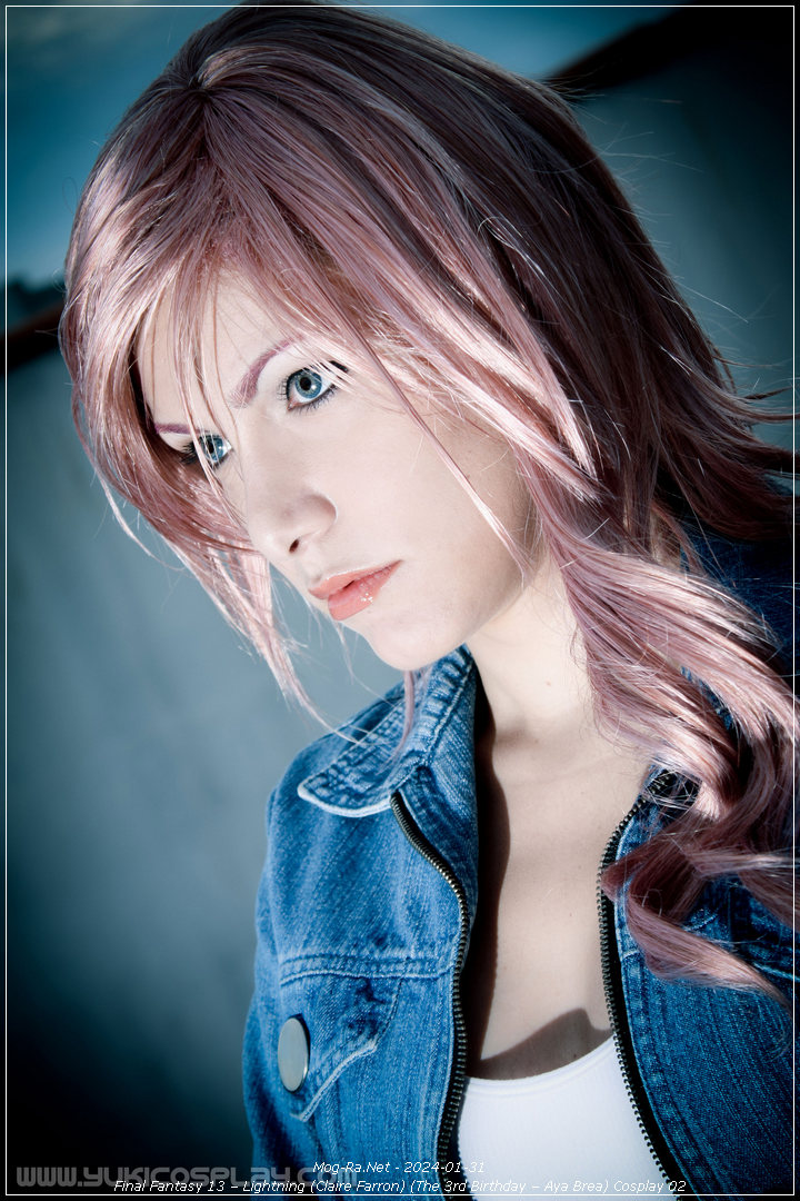Final Fantasy 13 – Lightning Claire Farron The 3rd Birthday – Aya Brea Cosplay 02
