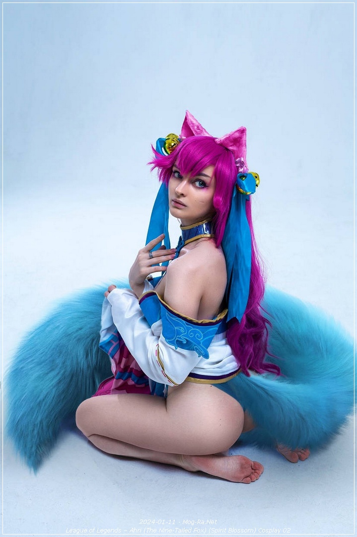 League of Legends - Ahri (The Nine-Tailed Fox) (Spirit Blossom) Cosplay - light aesthetic