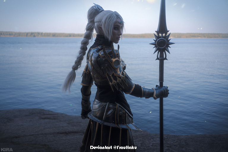 Baldurs Gate 3 - Shadowheart (Jenevelle Hallowleaf) Cosplay - full length photo