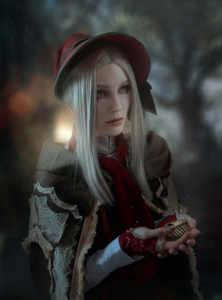 Bloodborne - The Doll Cosplay - full length photo