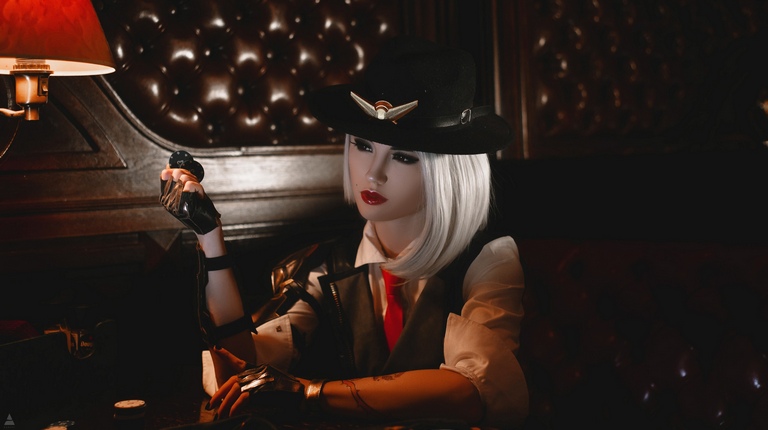 Overwatch - Ashe (Elizabeth Caledonia Calamity Ashe) Cosplay - costume portrait