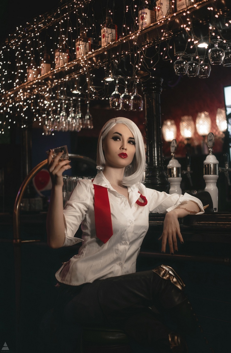 Overwatch - Ashe (Elizabeth Caledonia Calamity Ashe) Cosplay - full length port.