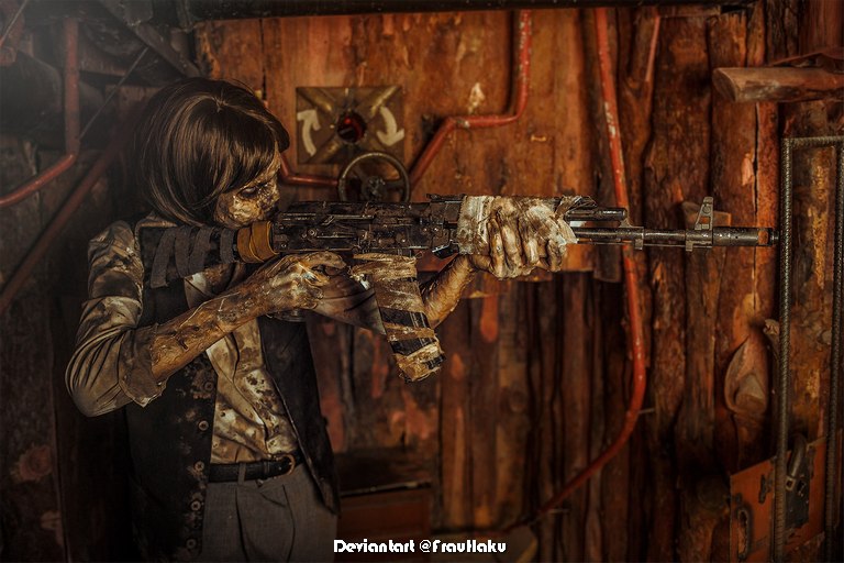 Fallout 4 - Bobbi No-Nose Cosplay - full length photo