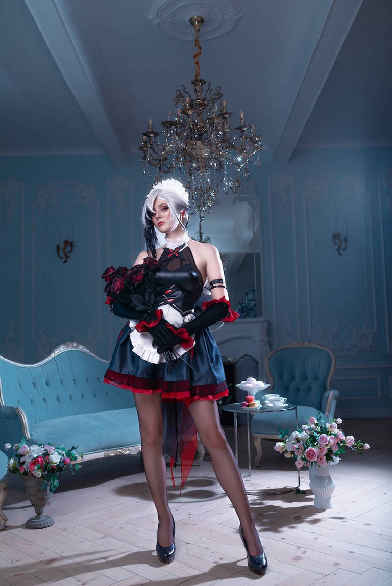 Genshin Impact Arlecchino The Knave Maid Cosplay 3