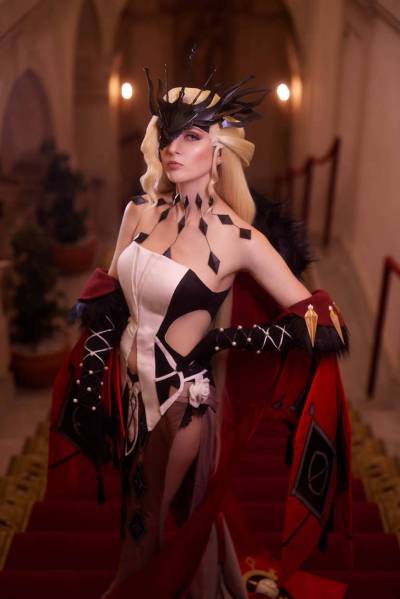 Genshin Impact - La Signora (Rosalyne-Kruzchka Lohefalter) (The Fair Lady) (Crimson Witch of Flame) Cosplay
