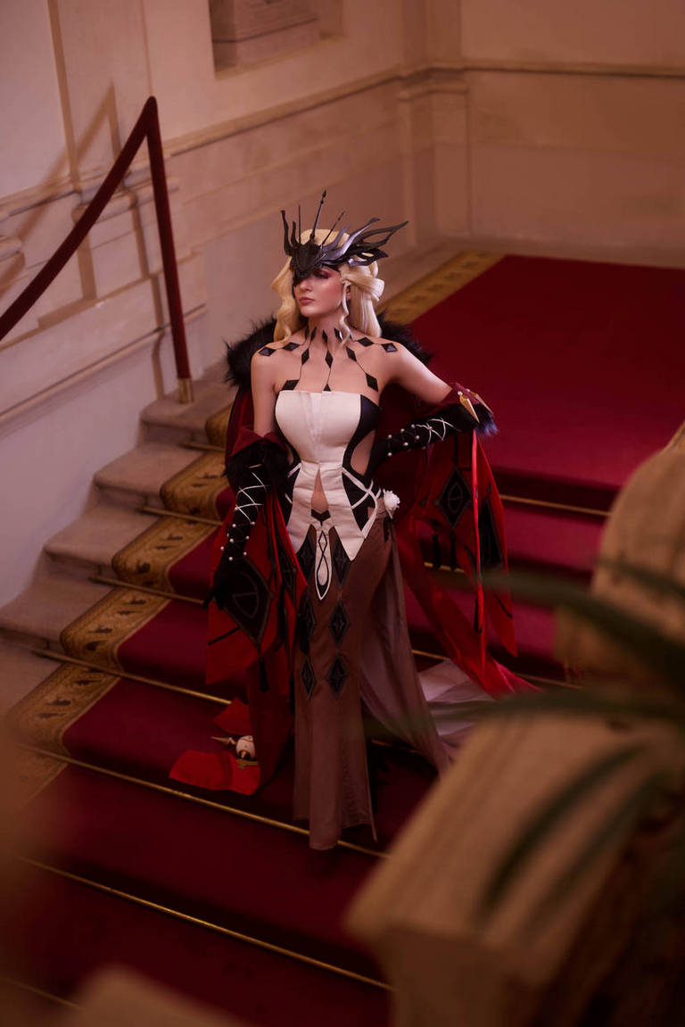 Genshin Impact - La Signora (Rosalyne-Kruzchka Lohefalter) (The Fair Lady) (Crimson Witch of Flame) Cosplay - visual exploration Genshin Impact - La Signora (Rosalyne-Kruzchka Lohefalter) (The Fair Lady) (Crimson Witch of Flame) Cosplay - visual exploration