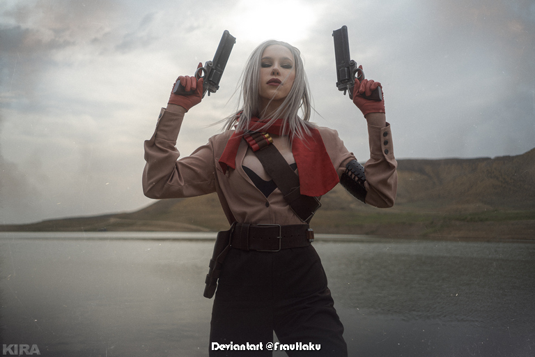 Metal Gear Solid 5 - The Phantom Pain - Revolver Ocelot (Adamska) (Female) Cosplay - artistic framing