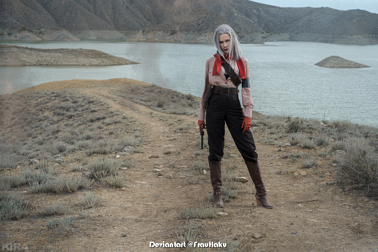 Metal Gear Solid 5 - The Phantom Pain - Revolver Ocelot (Adamska) (Female) Cosplay - light aesthetic