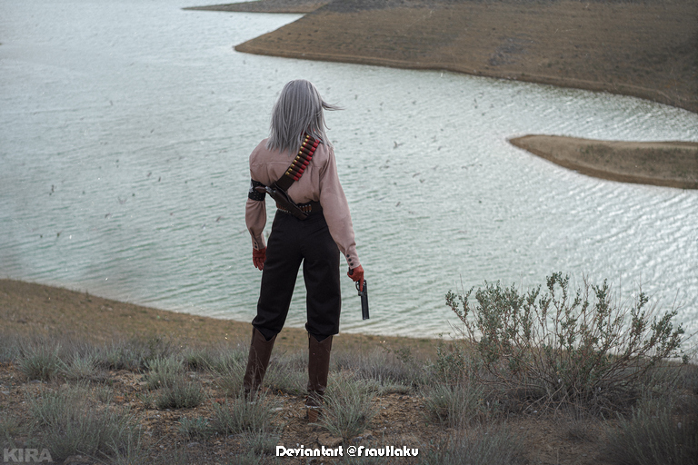 Metal Gear Solid 5 - The Phantom Pain - Revolver Ocelot (Adamska) (Female) Cosplay - expressive portrait