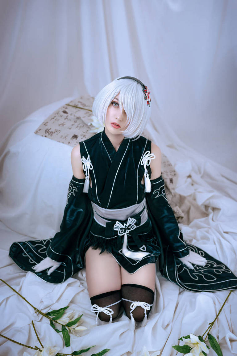 NieR AutomatA - 2B (YoRHa No.2 Type-B) (Kitsune) Cosplay - authentic view NieR AutomatA - 2B (YoRHa No.2 Type-B) (Kitsune) Cosplay - authentic view