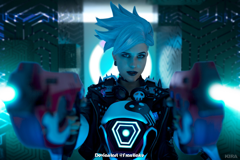 Overwatch - Tracer (Lena Oxton) (Ultraviolet) Cosplay - costume show Overwatch - Tracer (Lena Oxton) (Ultraviolet) Cosplay - costume show