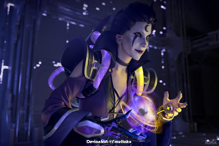Overwatch - Moira O Deorain (Moon) Cosplay - costume portrait