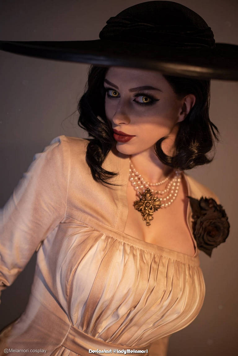 Resident Evil Village Alcina Dimitrescu Cosplay 2