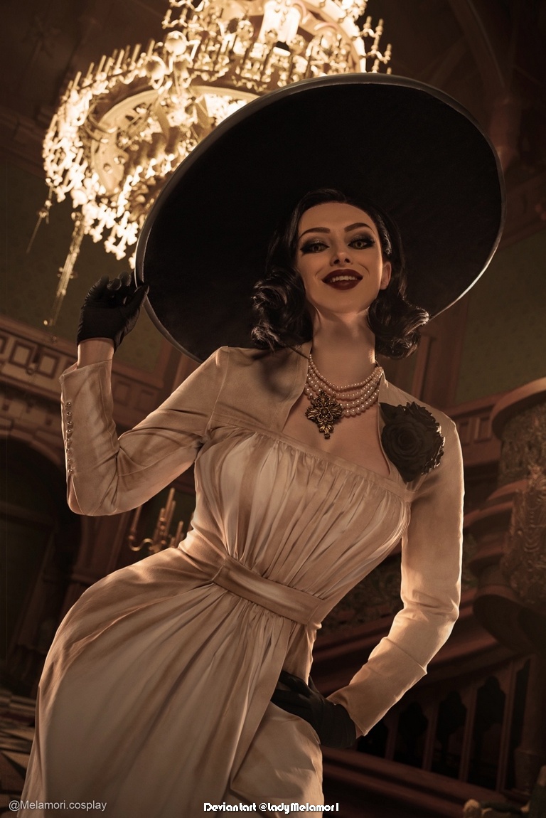 Resident Evil Village Alcina Dimitrescu Cosplay 8