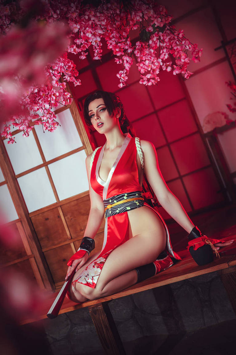Fatal Fury 2 - Mai Shiranui (The Alluring Ninja Girl) Cosplay - light aesthetic