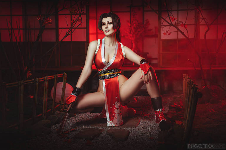 Fatal Fury 2 - Mai Shiranui (The Alluring Ninja Girl) Cosplay - artistic framing