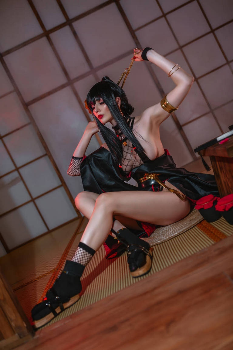 Spy &times; Family - Yor Forger (Thorn Princess) Cosplay - design showcase