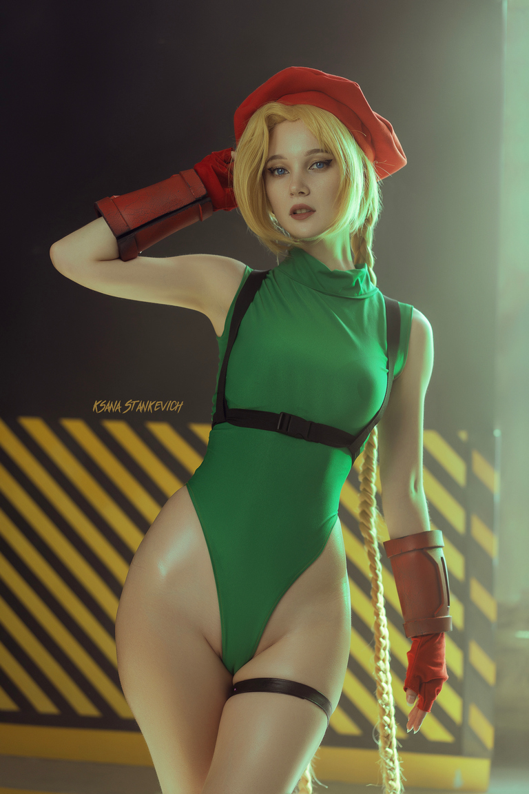 Street Fighter 5 - Cammy White (Killer Bee) Cosplay - sophisticated portrait