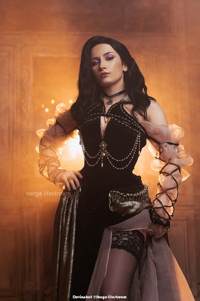 The Witcher - Yennefer of Vengerberg (Concept Book Outfit) Cosplay