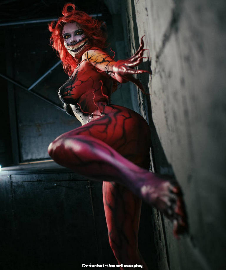 Ultimate Spider-Man - Gwendolyn Maxine Stacy (Earth-1610) (Carnage) Cosplay - suggestive shot